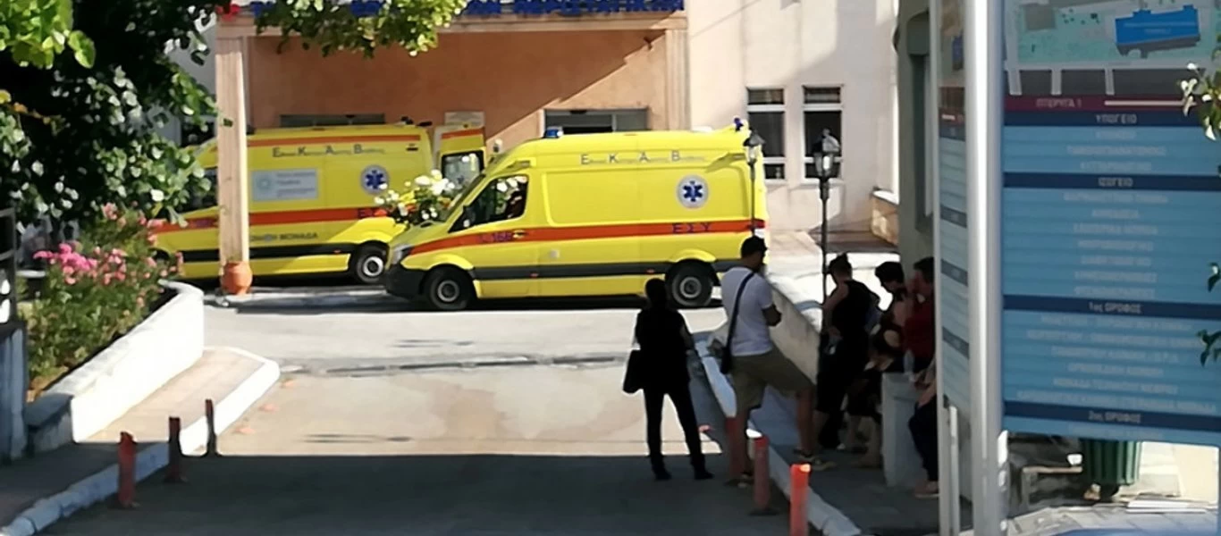 Επίθεση με τσεκούρι στην Κοζάνη: Η κάμερα της ΔΟΥ κατέγραψε το γεγονός - Η ηρωική πράξη του διευθυντή